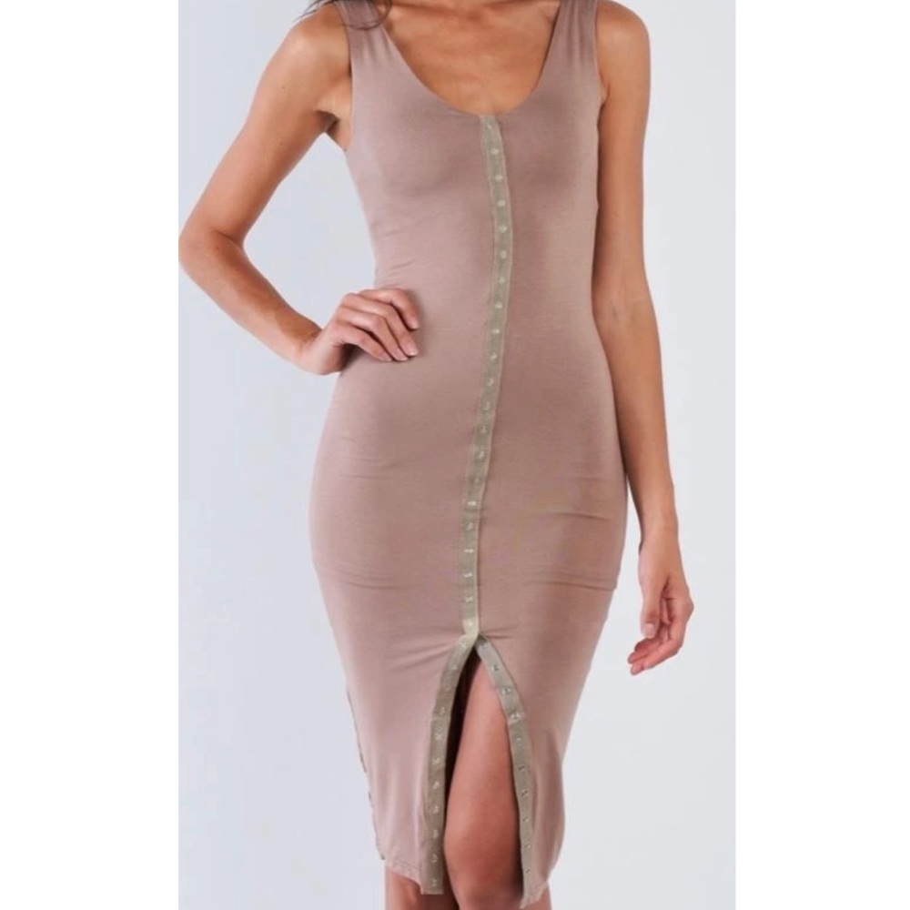 NWT Beach Views Snap Up Button Midi Dress